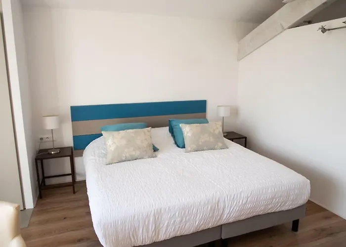 La Maison De La Cote Bed and Breakfast