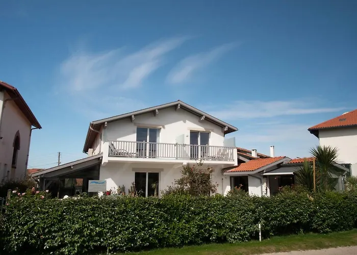 La Maison De La Cote Bed and Breakfast