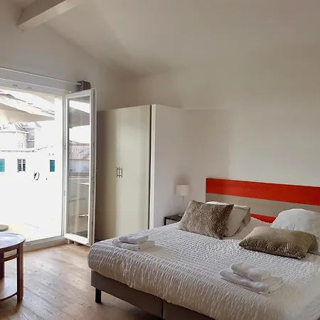 La Maison De La Cote Bed & Breakfast *