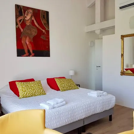 La Maison De La Cote Bed & Breakfast *