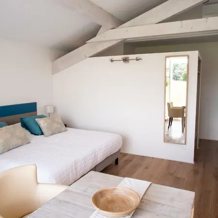 La Maison De La Cote Bed & Breakfast *
