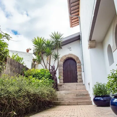 La Maison De La Cote Bed & Breakfast *