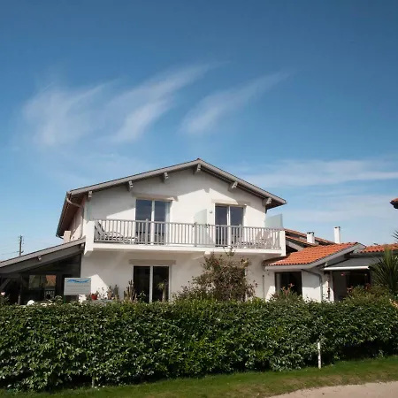 La Maison De La Cote Bed & Breakfast