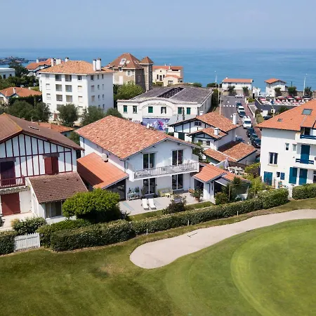 La Maison De La Cote Bed & Breakfast