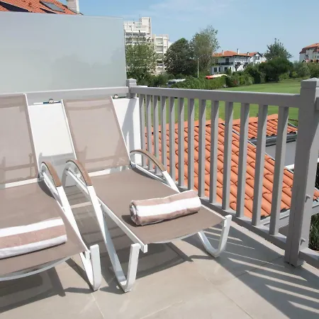 La Maison De La Cote Bed & Breakfast