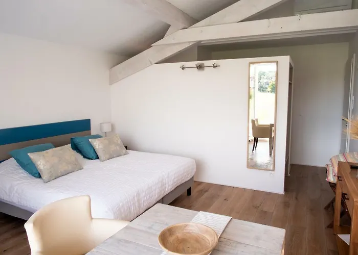 La Maison De La Cote Bed & Breakfast *